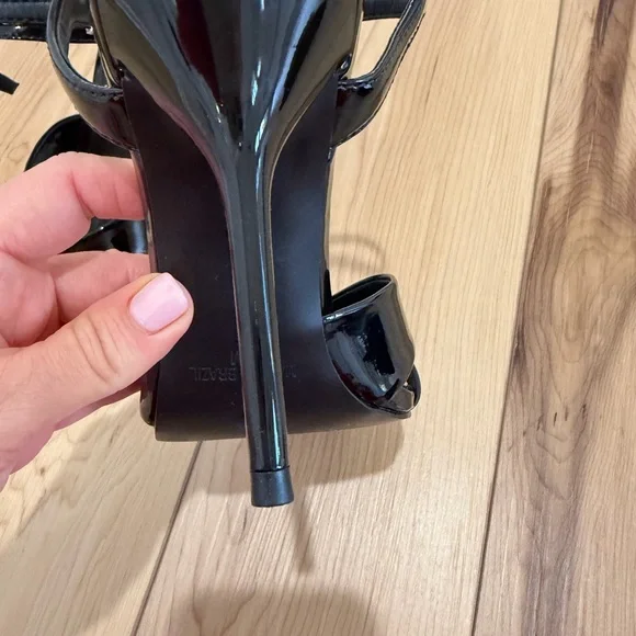 Aqua by Bloomingdale’s Ellah Glossy Black Heels size 7 - Picture 8 of 11